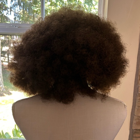 Medium Brown Afro Wig Worn Only Once- Good Condition🎃 - Picture 2 of 3